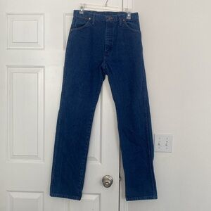 Wrangler cowboy cut jeans in medium wash.